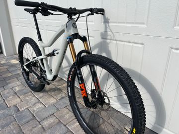 Used Ibis Ripley V4S XT 2023 2023 Mountainbike, White, 29 — image 2 of 9