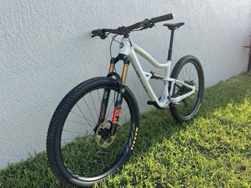 Used Ibis Ripley V4S XT 2023 2023 Mountainbike, White, 29 — image 6 of 9