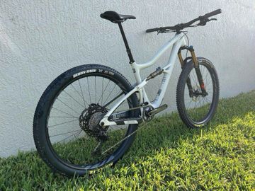 Used Ibis Ripley V4S XT 2023 2023 Mountainbike, White, 29 — image 9 of 9