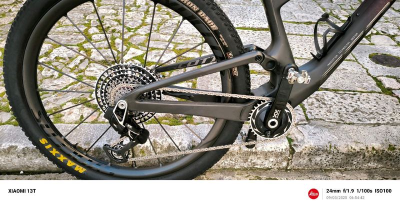 Käytetty Scott Spark RC SL TR 2024 2024 Mountainbike — kuva 10 / 11