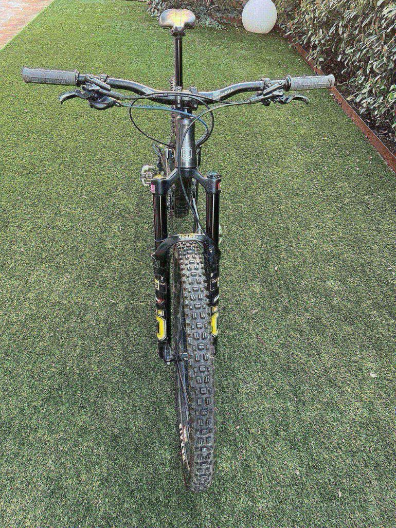 Tweedehands Commencal META SX OHLINS EDITION 2022 2022 Mountainbike — afbeelding 2 van 11