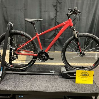 Used Diamondback Hatch 3 2021 2021 Mountainbike, Red, 27.5 — image 1 of 6