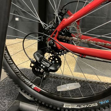 Used Diamondback Hatch 3 2021 2021 Mountainbike, Red, 27.5 — image 2 of 6
