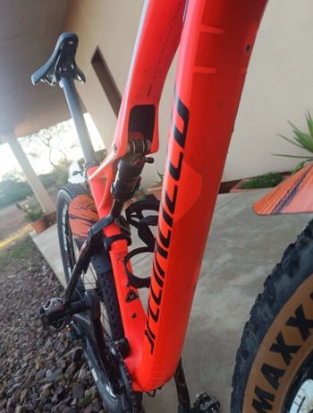 Used Specialized Epic Shimano Deore XT 2017 Mountainbike, Orange — image 3 of 4