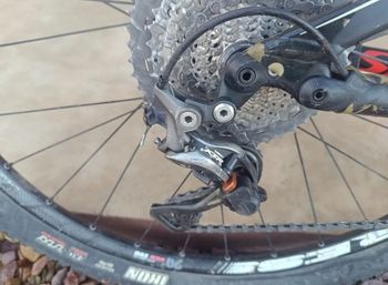 Used Specialized Epic Shimano Deore XT 2017 Mountainbike, Orange — image 4 of 4