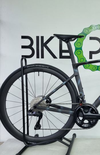 Used Scott Addict RC 10 2025 Road & Gravel, Black — image 2 of 3