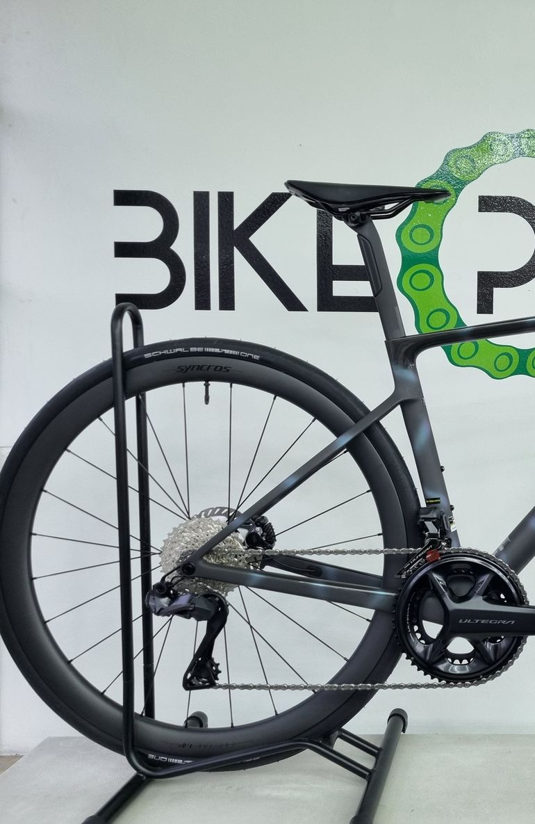 Used Scott Addict RC 10 2025 Road & Gravel, Black — image 2 of 3