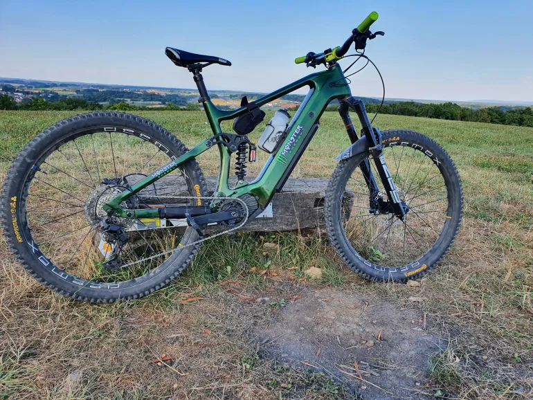 Used Giant VTTAE ENDURO 2022 Mountainbike, Green — image 3 of 3
