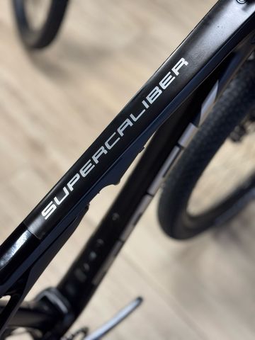 Used Trek Supercaliber 9.8 XT 2023 2023 Mountainbike, Black, 29 — image 7 of 10