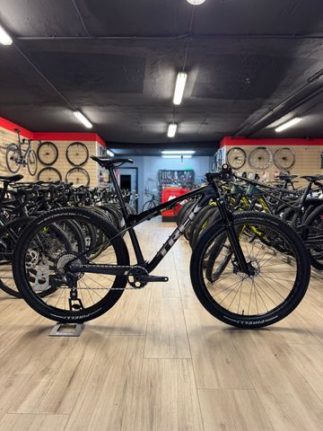 Gebrauchtes Trek Supercaliber 9.8 XT 2023 2023 MTB