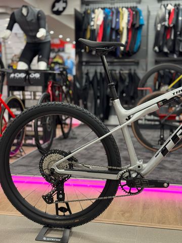 Brugt Trek Supercaliber SLR 9.8 XT Gen 2 2024 2024 Mountainbike — billede 5 af 10