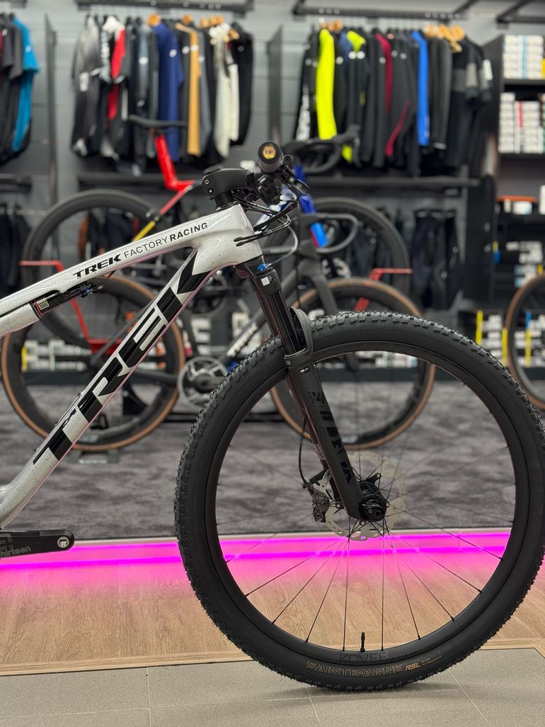 Brugt Trek Supercaliber SLR 9.8 XT Gen 2 2024 2024 Mountainbike — billede 9 af 10