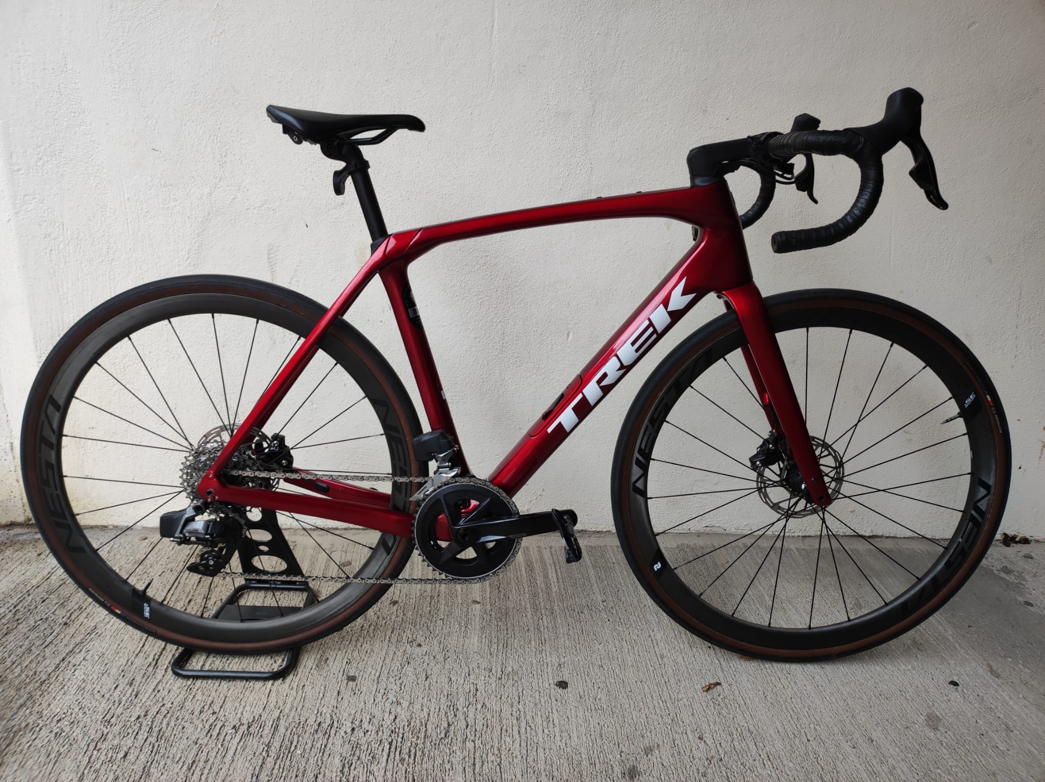 Trek Domane SRAM Rival eTap AXS 2023