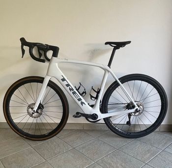 Trek Domane+ SLR 7 2024 2024 Road & Gravel usato, Bianco — immagine 6 di 6