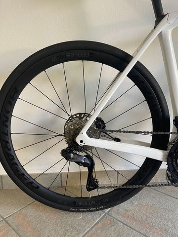 Tweedehands Trek Domane+ SLR 7 2024 2024 Road & Gravel — afbeelding 3 van 6