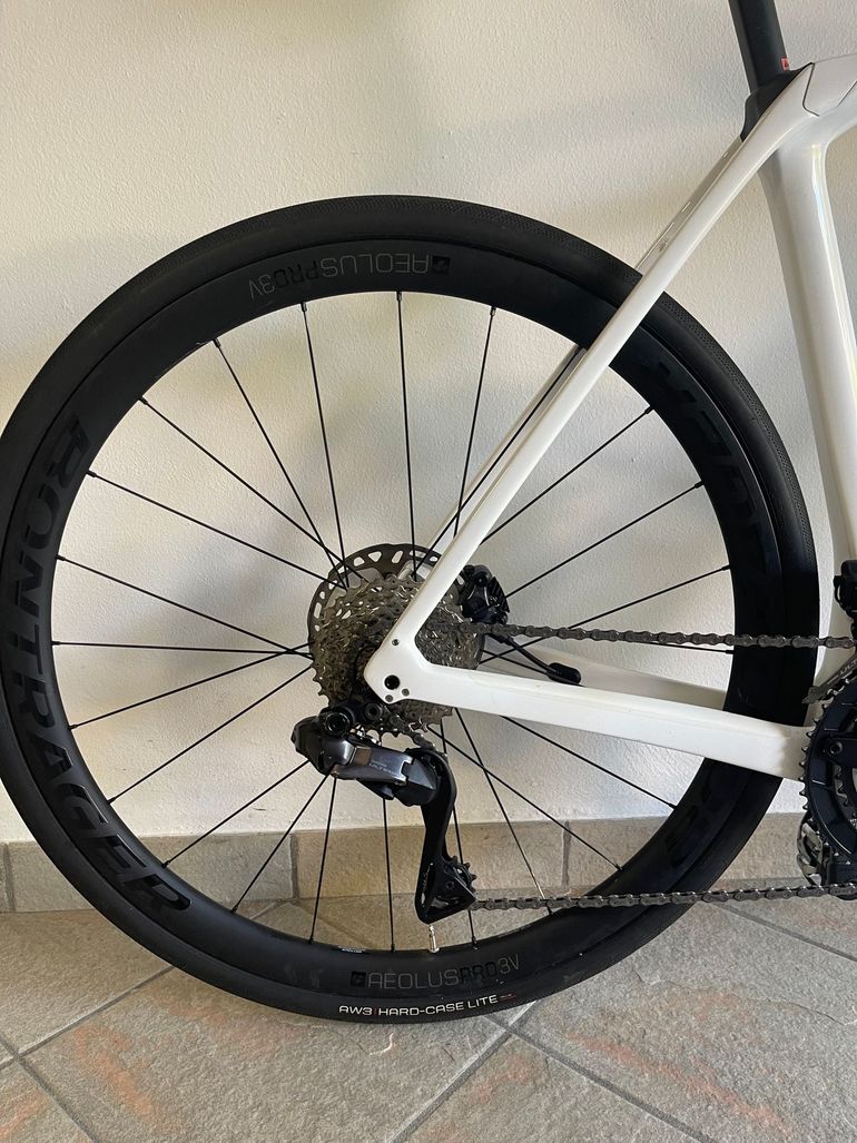 Trek Domane+ SLR 7 2024 2024 Road & Gravel usato, Bianco — immagine 3 di 6