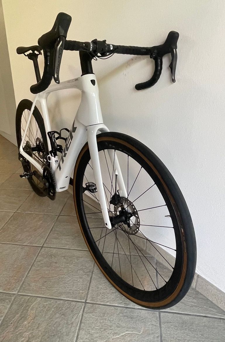 Trek Domane+ SLR 7 2024 2024 Road & Gravel usato, Bianco — immagine 2 di 6