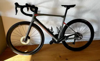 Used BMC Roadmachine 01 THREE 2022 Road & Gravel, Hellgrau — image 3 of 8