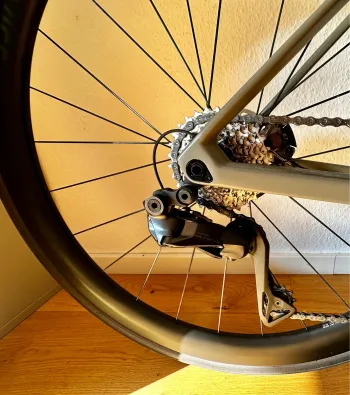 Used BMC Roadmachine 01 THREE 2022 Road & Gravel, Hellgrau — image 7 of 8