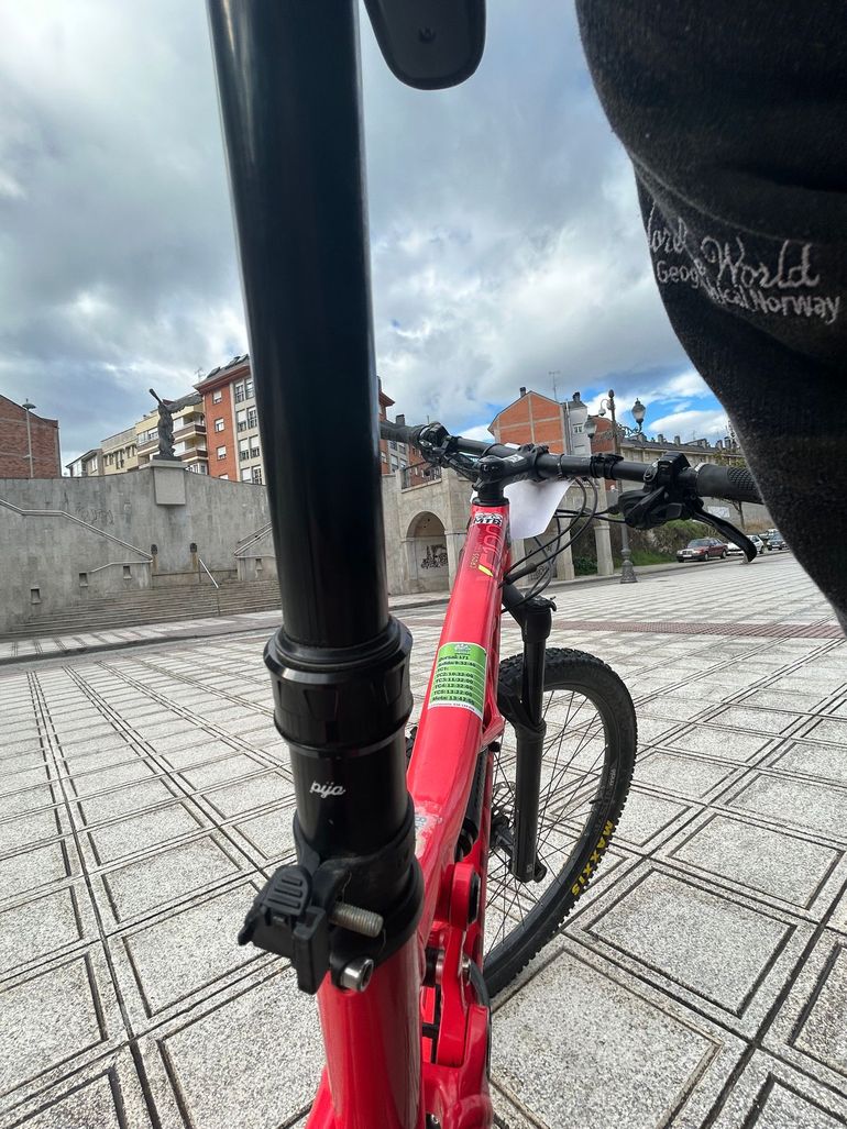 Used ROCKRIDER Xc100s 2022 Mountainbike, Red — image 5 of 12