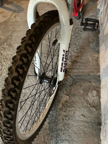Used Specialized Mirage 2017 Mountainbike, Red — image 3 of 6