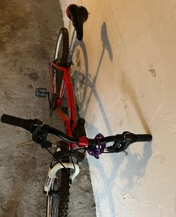 Used Specialized Mirage 2017 Mountainbike, Red — image 2 of 6