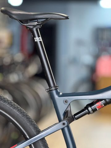 Used Orbea Oiz Shimano SLX 2020 Mountainbike, Blue — image 5 of 11