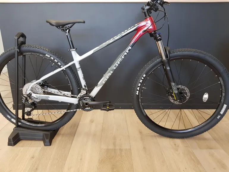 Used Polygon Xtrada 5 2x10 2022 Mountainbike, Light Gray — image 1 of 4