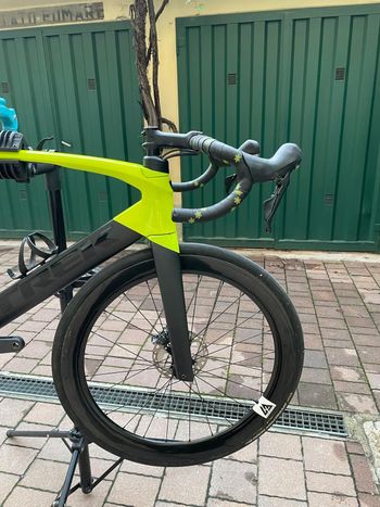 Used Trek Madone SL 6 Disc 2020 2020 Road & Gravel — image 2 of 17