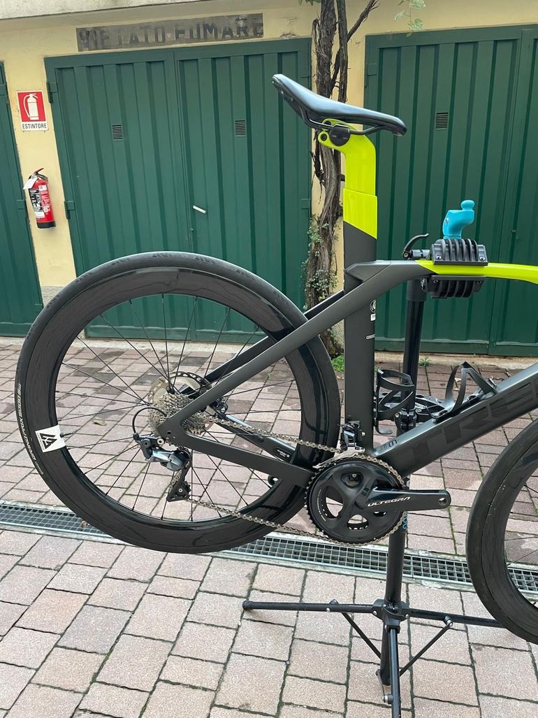 Used Trek Madone SL 6 Disc 2020 2020 Road & Gravel — image 3 of 17