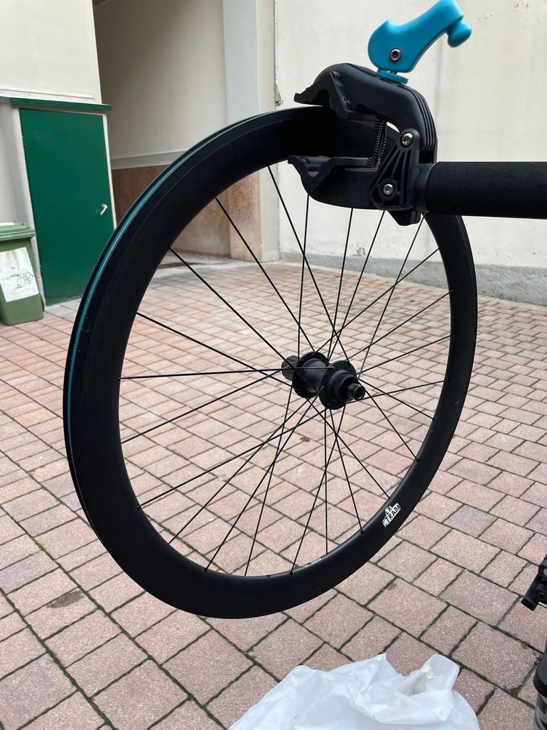 Used Trek Madone SL 6 Disc 2020 2020 Road & Gravel — image 16 of 17