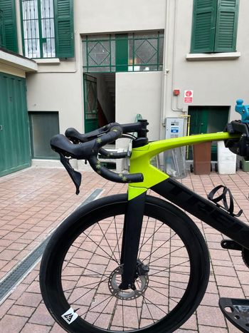 Used Trek Madone SL 6 Disc 2020 2020 Road & Gravel — image 5 of 17