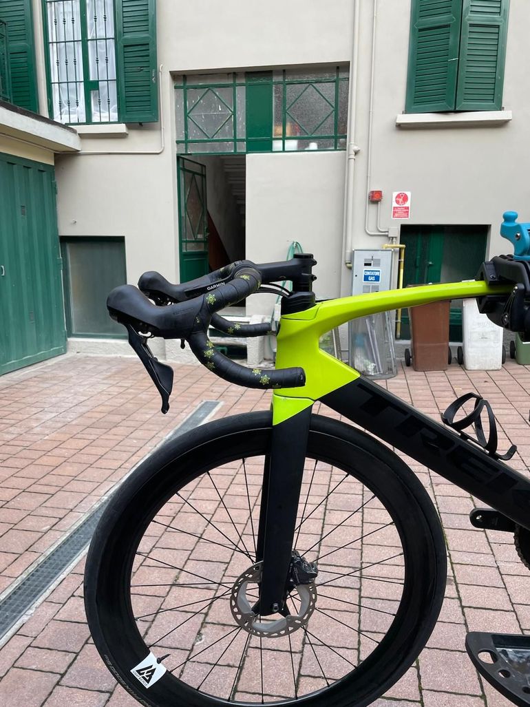 Used Trek Madone SL 6 Disc 2020 2020 Road & Gravel — image 5 of 17