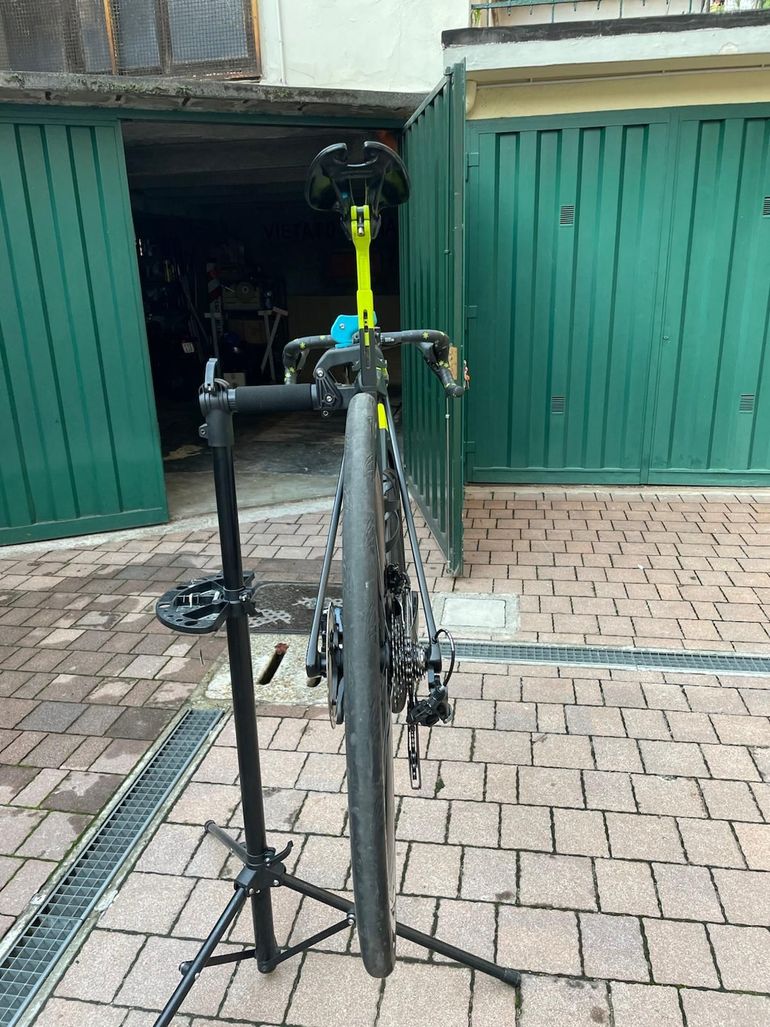Used Trek Madone SL 6 Disc 2020 2020 Road & Gravel — image 9 of 17