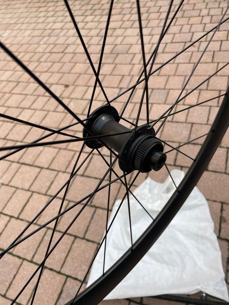 Used Trek Madone SL 6 Disc 2020 2020 Road & Gravel — image 14 of 17