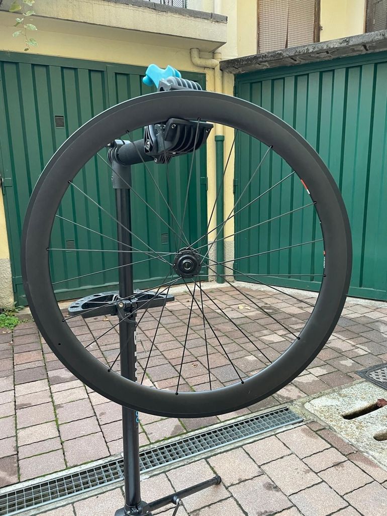 Used Trek Madone SL 6 Disc 2020 2020 Road & Gravel — image 12 of 17