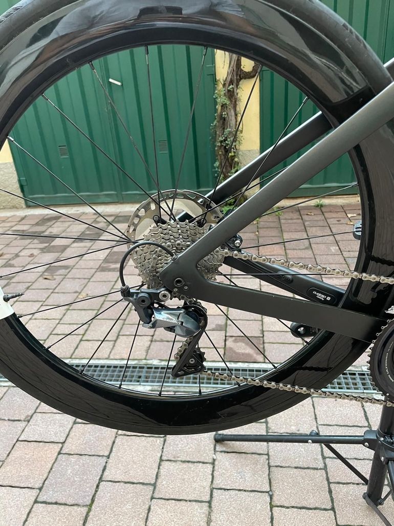 Used Trek Madone SL 6 Disc 2020 2020 Road & Gravel — image 10 of 17