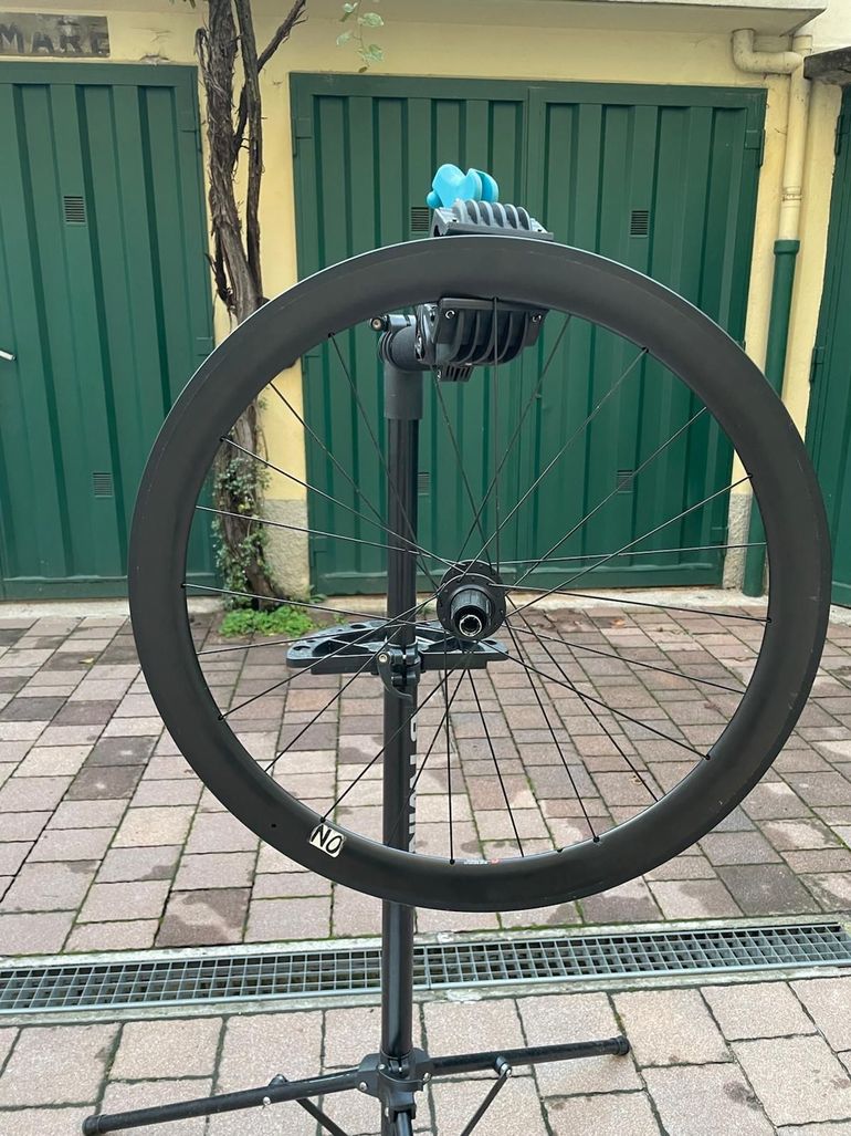 Used Trek Madone SL 6 Disc 2020 2020 Road & Gravel — image 15 of 17
