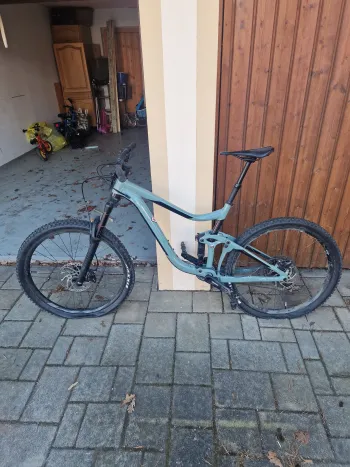 Used Giant Reign 2 2020 Mountainbike — image 1 of 6