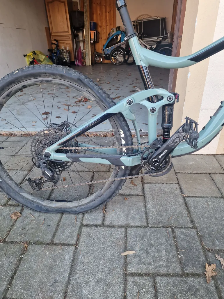 Used Giant Reign 2 2020 Mountainbike — image 3 of 6