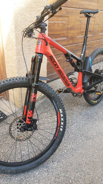 Used Rocky Mountain Thunderbolt SRAM GX Eagle 2019 Mountainbike, Red, 27.5 (650B) — image 2 of 3