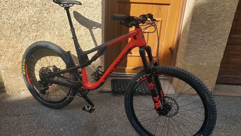 Used Rocky Mountain Thunderbolt SRAM GX Eagle 2019 Mountainbike, Red, 27.5 (650B) — image 3 of 3