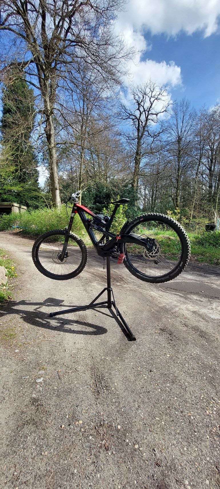Used Polygon XQUARONE DH8 2020 2020 Mountainbike, Black, 27.5 — image 1 of 5