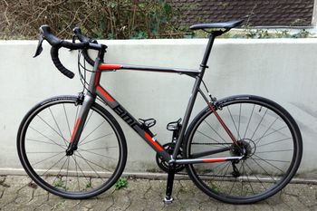 Used BMC Teammachine Shimano 105 2017 Road & Gravel — image 1 of 11