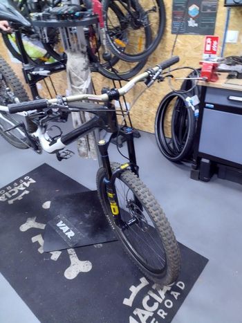 Used Specialized S-Works Stumpjumper EVO 2022 2022 Mountainbike, Black, 29 — image 2 of 7