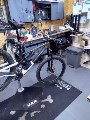 Used Specialized S-Works Stumpjumper EVO 2022 2022 Mountainbike, Black, 29 — image 4 of 7