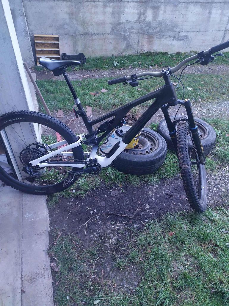 Used Specialized S-Works Stumpjumper EVO 2022 2022 Mountainbike, Black, 29 — image 6 of 7