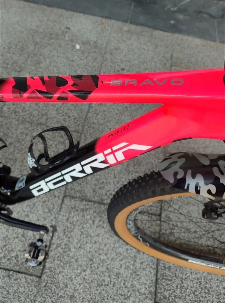 Used Berria Bravo. Shimano Deore XT 2021 Mountainbike, Black, 29 — image 9 of 10