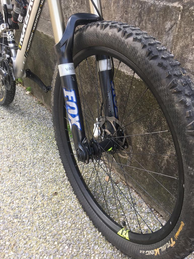 Used Nukeproof Mega AM 2013 Mountainbike, Light Gray — image 2 of 7