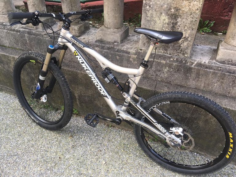 Used Nukeproof Mega AM 2013 Mountainbike, Light Gray — image 7 of 7